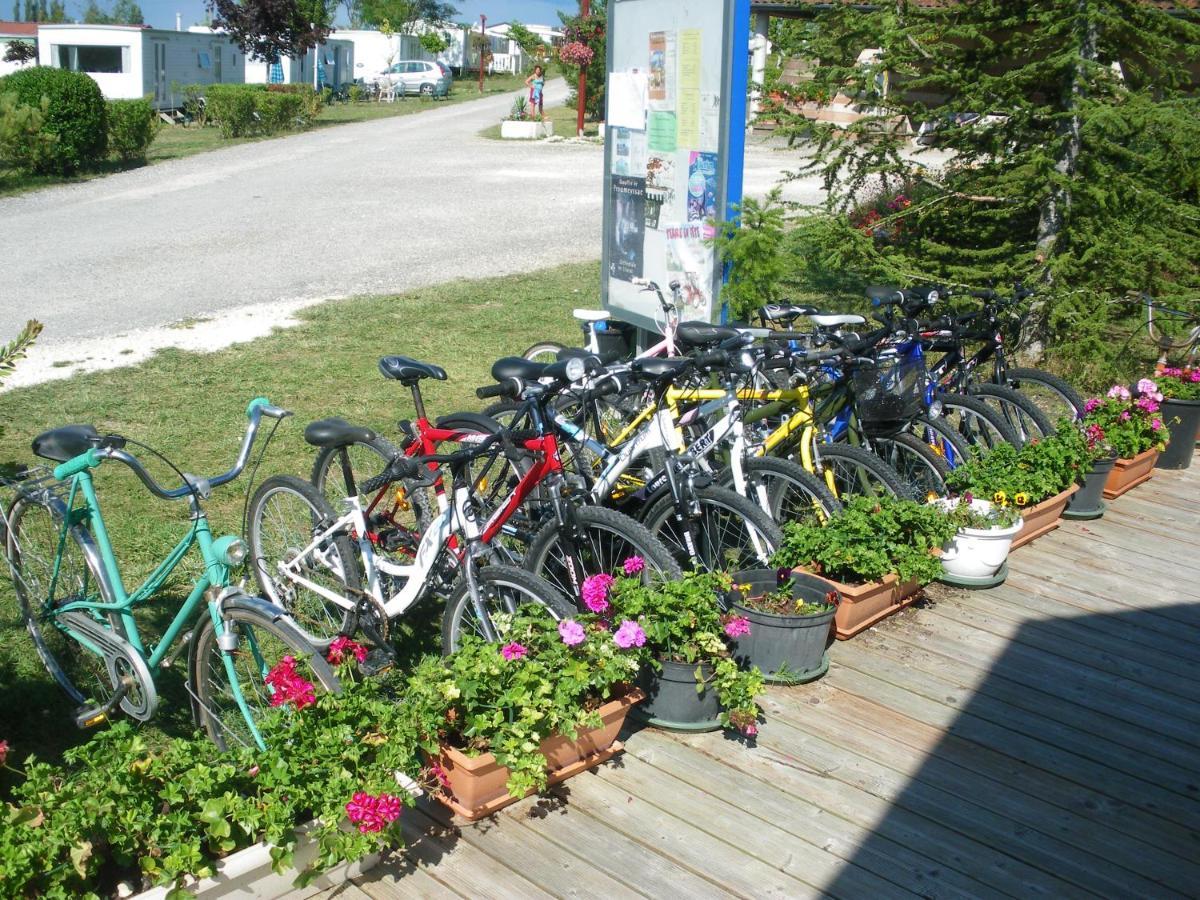 Camping du Pontis Verteillac Bagian luar foto